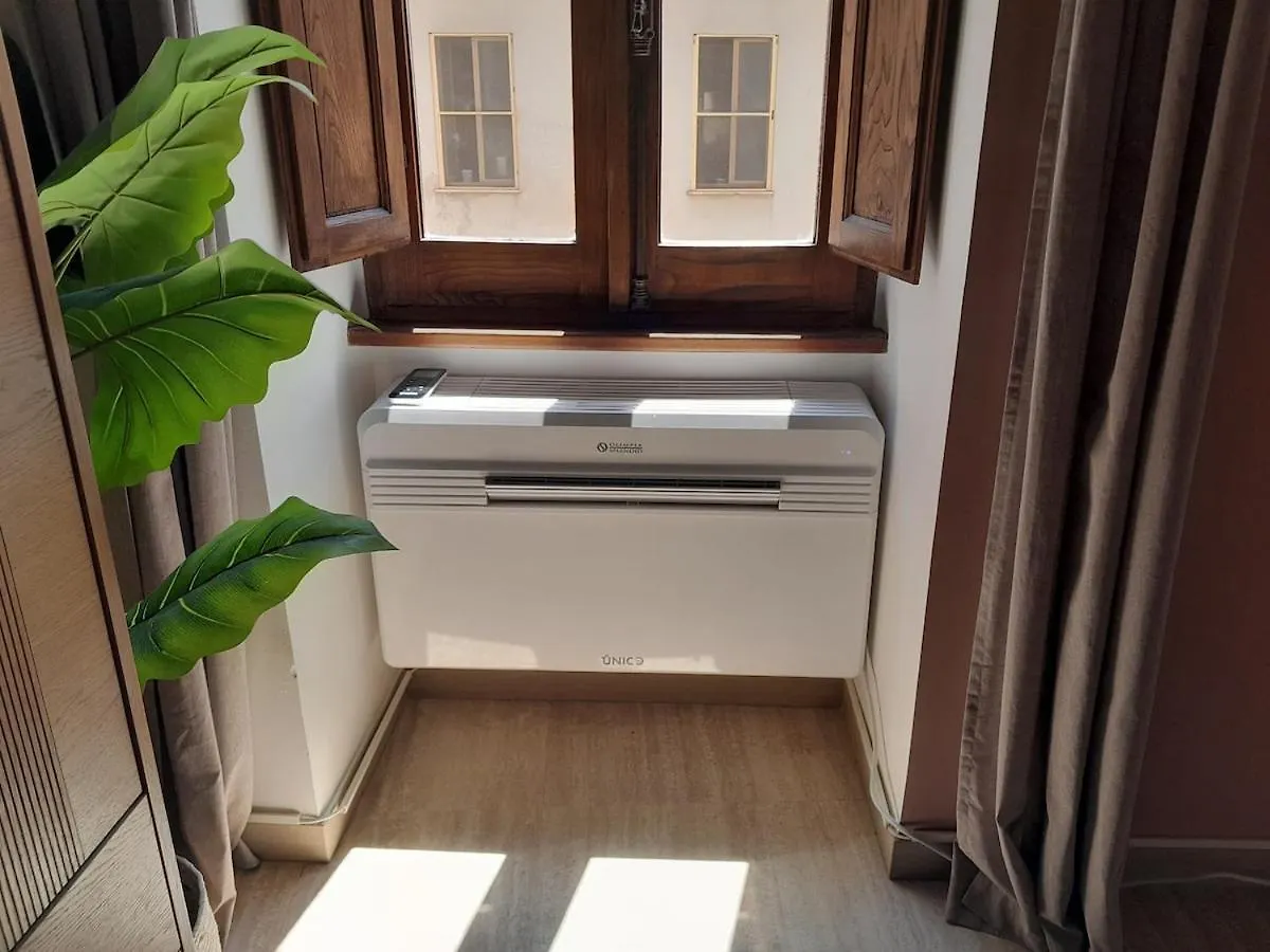 Suite Metro Cavour 200M Coliseum Rome 0*,  Italy